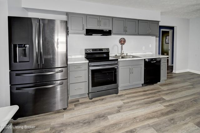 7102 Nanisinh Way, Louisville, KY 40258