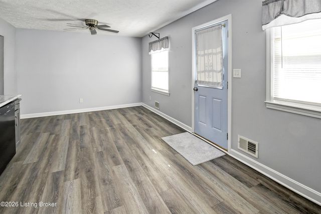 7102 Nanisinh Way, Louisville, KY 40258