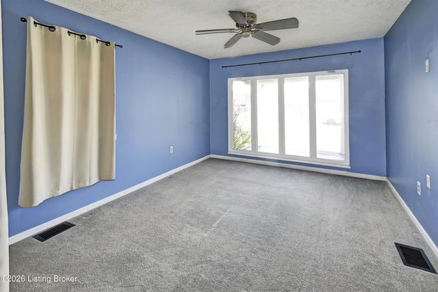 7102 Nanisinh Way, Louisville, KY 40258