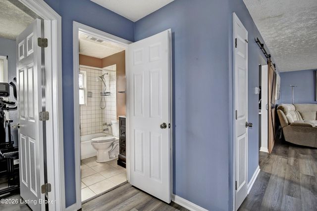 7102 Nanisinh Way, Louisville, KY 40258