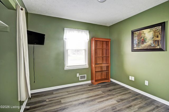 7102 Nanisinh Way, Louisville, KY 40258