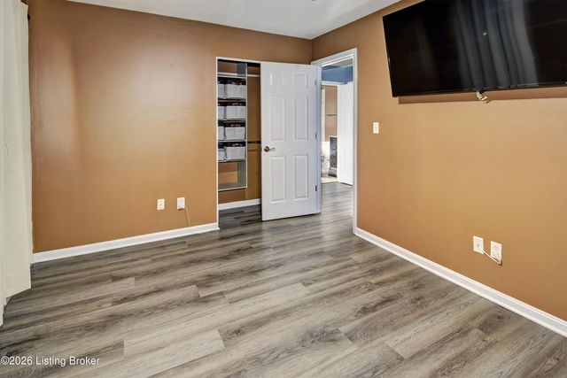 7102 Nanisinh Way, Louisville, KY 40258