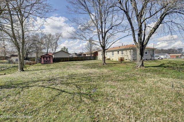 7102 Nanisinh Way, Louisville, KY 40258