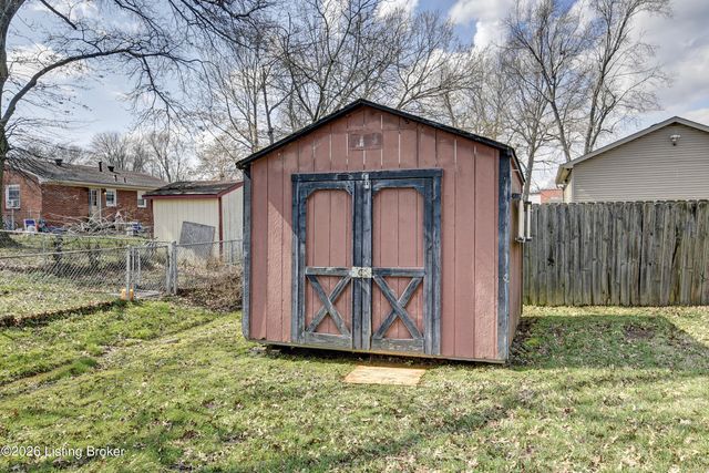 7102 Nanisinh Way, Louisville, KY 40258