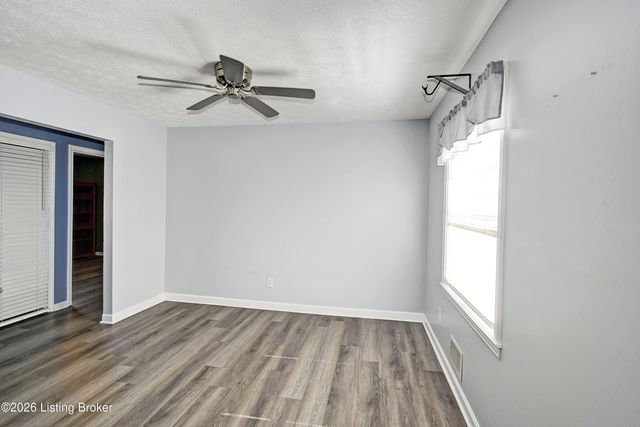 7102 Nanisinh Way, Louisville, KY 40258