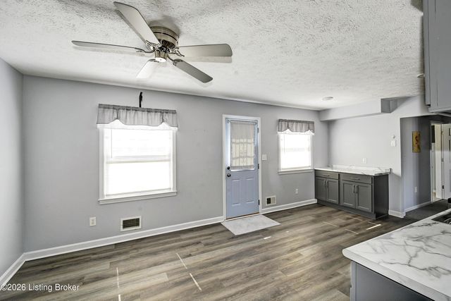 7102 Nanisinh Way, Louisville, KY 40258