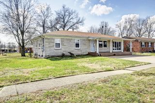 7102 Nanisinh Way, Louisville, KY 40258