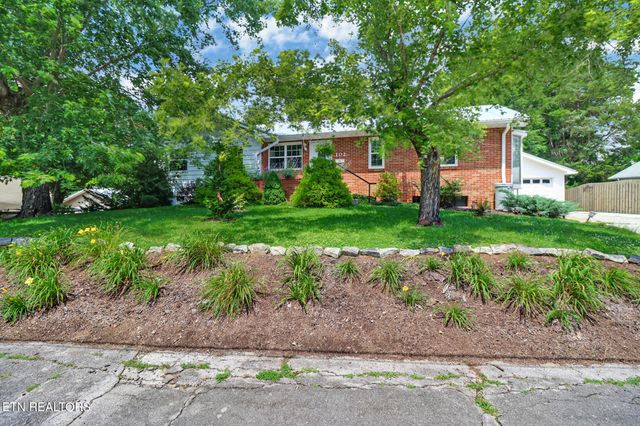 102 Tabor Rd, Oak Ridge, TN 37830