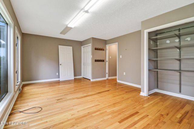 102 Tabor Rd, Oak Ridge, TN 37830