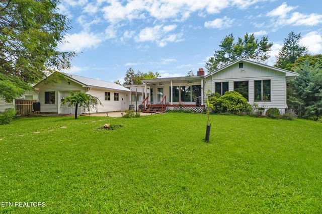102 Tabor Rd, Oak Ridge, TN 37830