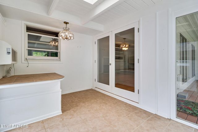 102 Tabor Rd, Oak Ridge, TN 37830