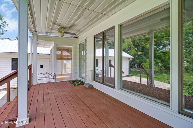 102 Tabor Rd, Oak Ridge, TN 37830