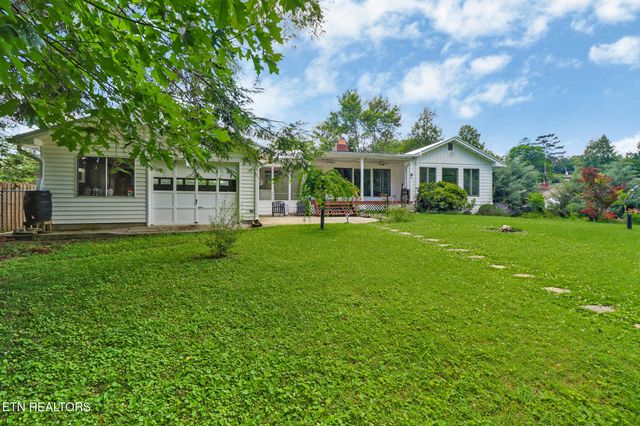 102 Tabor Rd, Oak Ridge, TN 37830