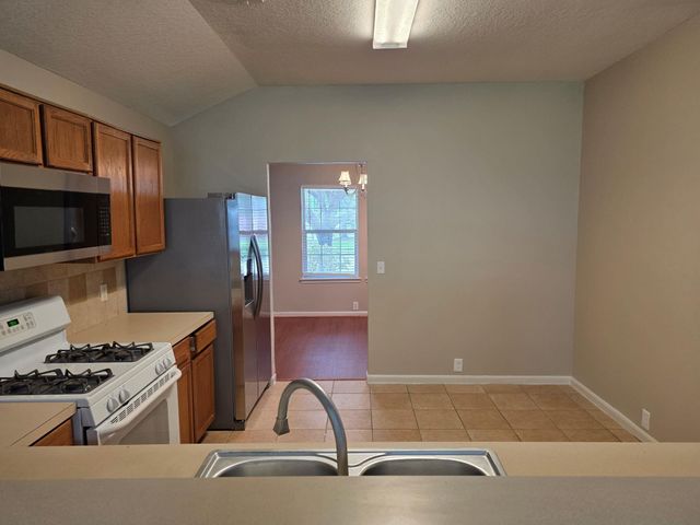 4702 Pin Oak Creek Lane, Kingwood, TX 77345