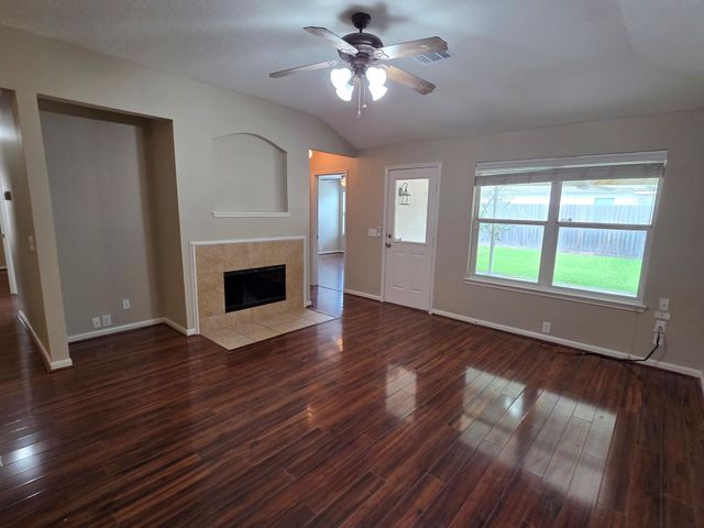 4702 Pin Oak Creek Lane, Kingwood, TX 77345