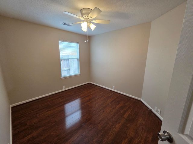 4702 Pin Oak Creek Lane, Kingwood, TX 77345