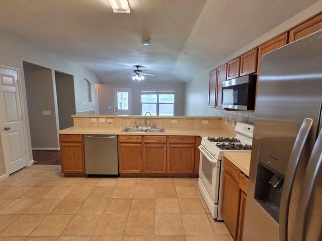 4702 Pin Oak Creek Lane, Kingwood, TX 77345