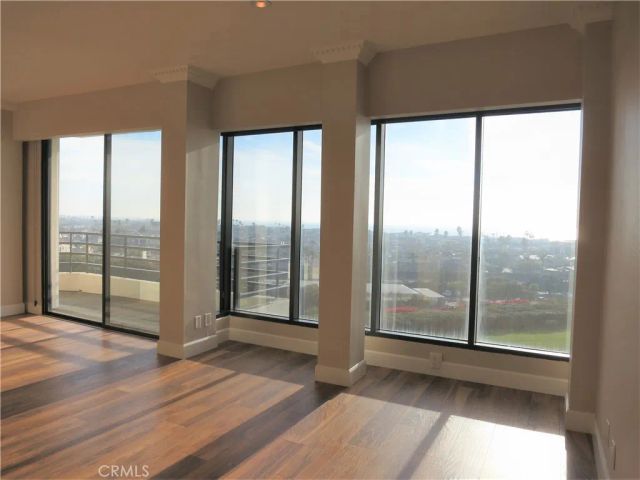 210 Lille Lane 208, Newport Beach, CA 92663