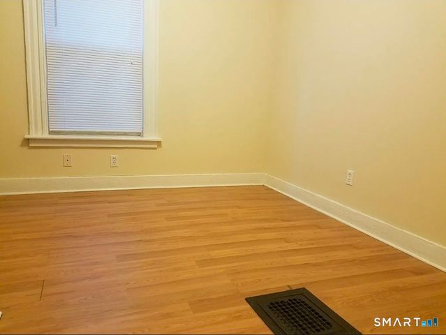 39 Pine Street 2nd fl, New Haven, CT 06513