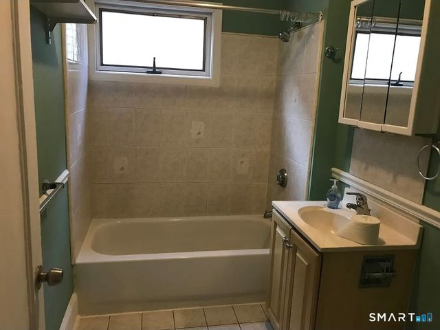 39 Pine Street 2nd fl, New Haven, CT 06513