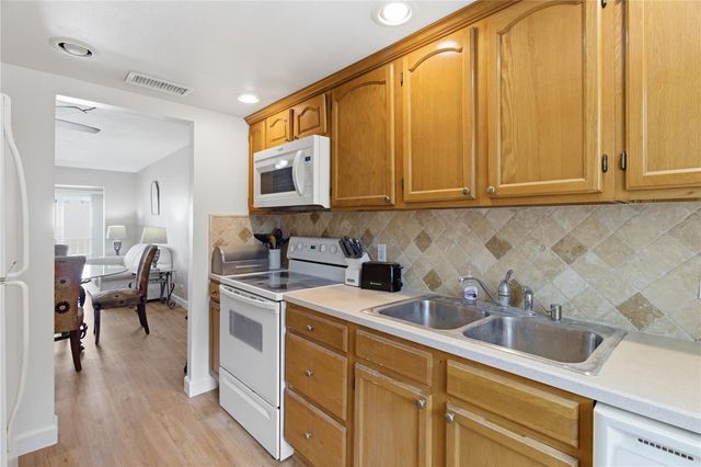 2060 MARILYN STREET 207, Clearwater, FL 33765