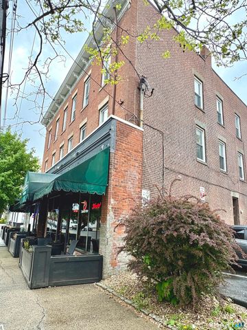 860 State Street 2-B, New Haven, CT 06511