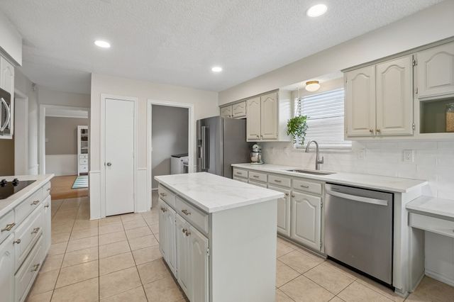 2330 Heatherwoods Way, Carrollton, TX 75007