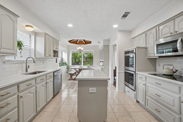 2330 Heatherwoods Way, Carrollton, TX 75007