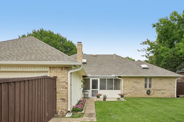 2330 Heatherwoods Way, Carrollton, TX 75007