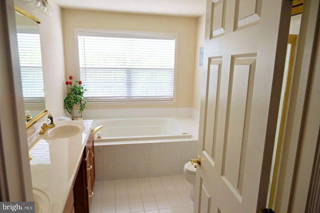 19871 NAPLES LAKES TER, Ashburn, VA 20147