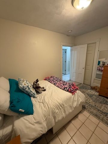 190 L St 1A, Boston, MA 02127