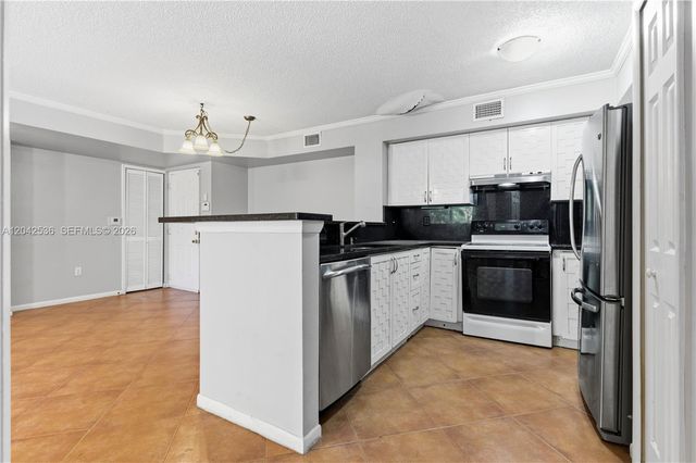 1721 Village Boulevard 104, West Palm Beach, FL 33409