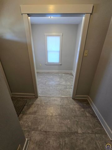 1718 SW Randolph AVE, Topeka, KS 66604