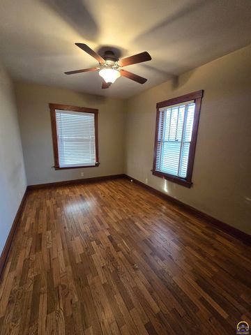 1718 SW Randolph AVE, Topeka, KS 66604