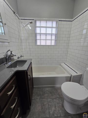 1718 SW Randolph AVE, Topeka, KS 66604