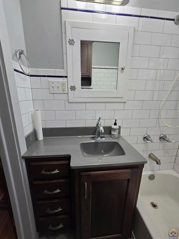 1718 SW Randolph AVE, Topeka, KS 66604