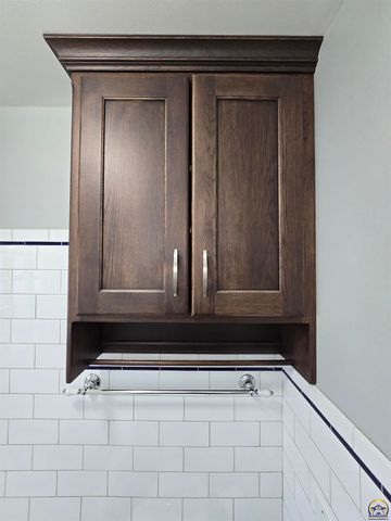 1718 SW Randolph AVE, Topeka, KS 66604