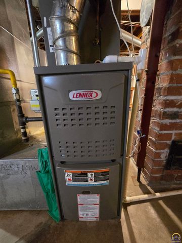 1718 SW Randolph AVE, Topeka, KS 66604