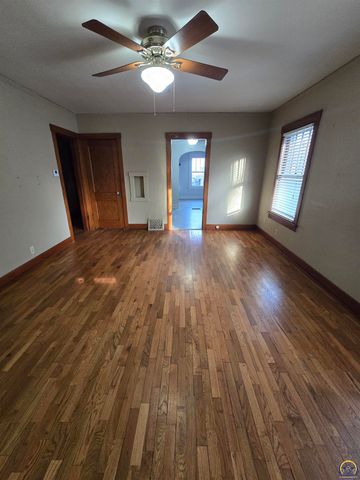 1718 SW Randolph AVE, Topeka, KS 66604