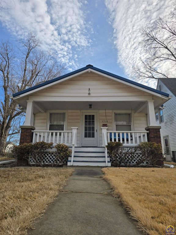 1718 SW Randolph AVE, Topeka, KS 66604