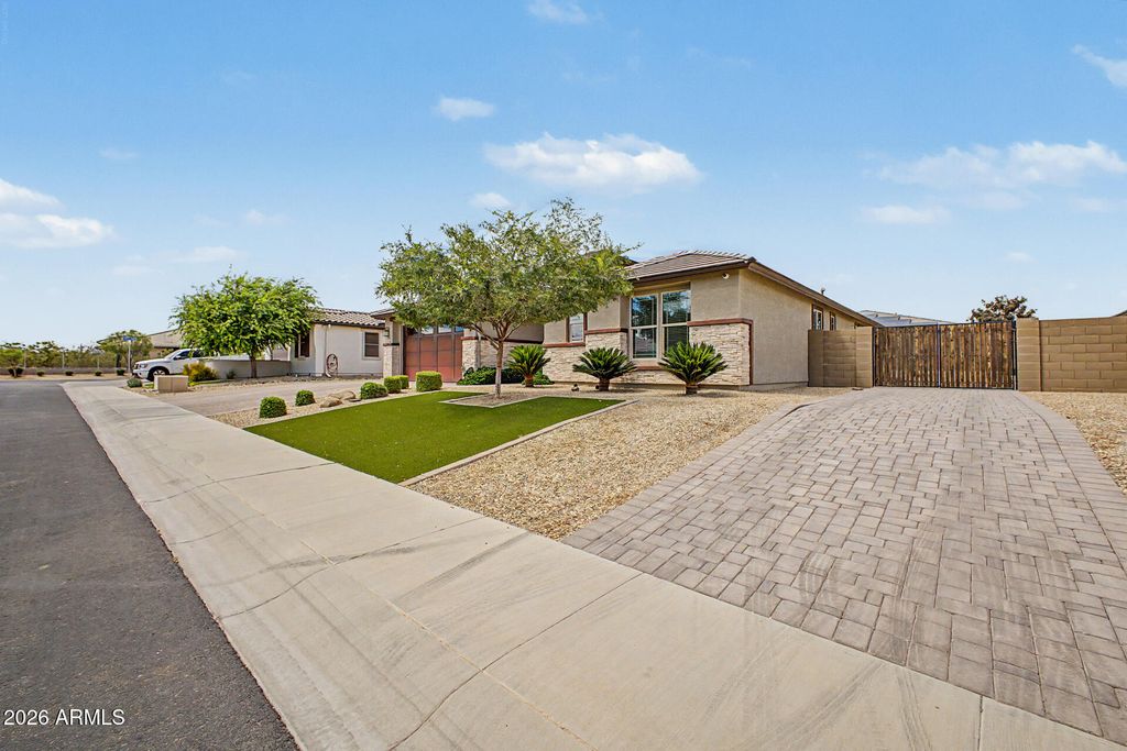 12542 W KRALL Court, Glendale, AZ 85307 — photo 2