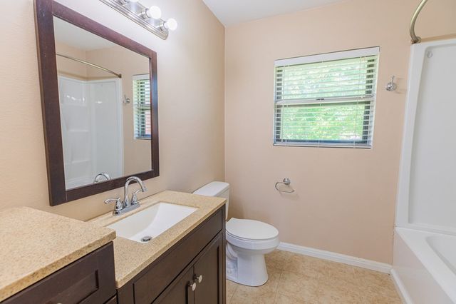 315 N Main St, Ingram, TX 78025