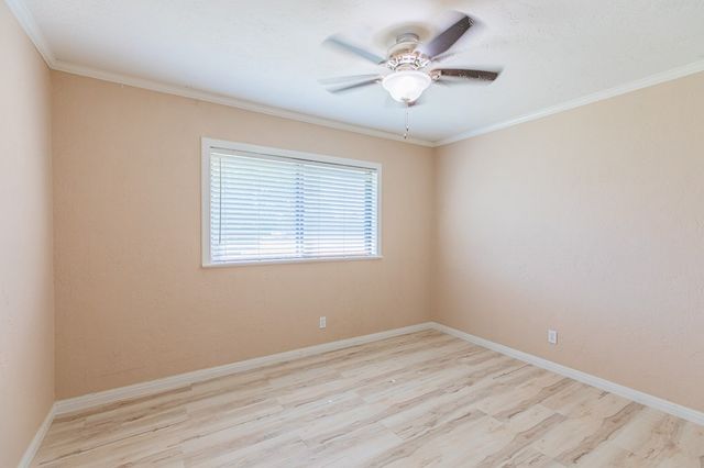 315 N Main St, Ingram, TX 78025