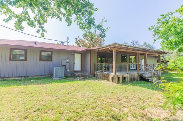 315 N Main St, Ingram, TX 78025