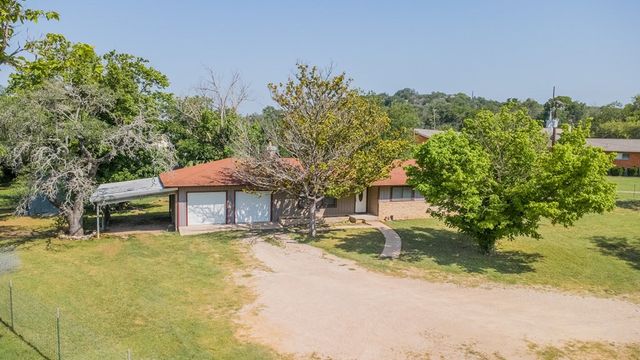 315 N Main St, Ingram, TX 78025