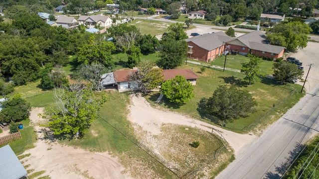315 N Main St, Ingram, TX 78025