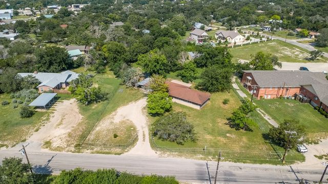 315 N Main St, Ingram, TX 78025