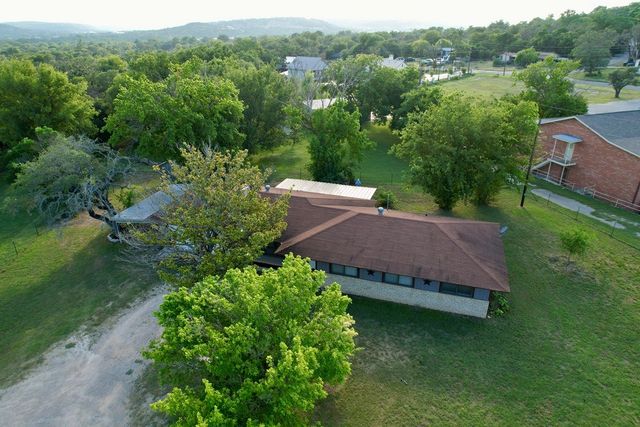 315 N Main St, Ingram, TX 78025