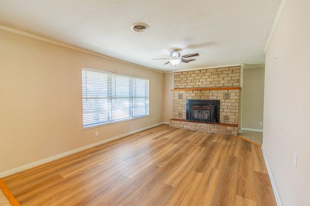 315 N Main St, Ingram, TX 78025