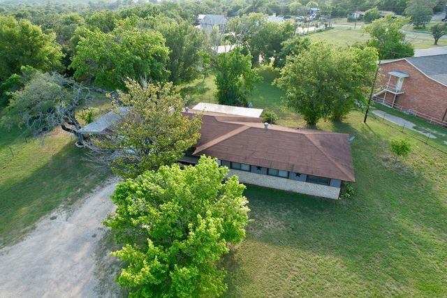 315 N Main St, Ingram, TX 78025